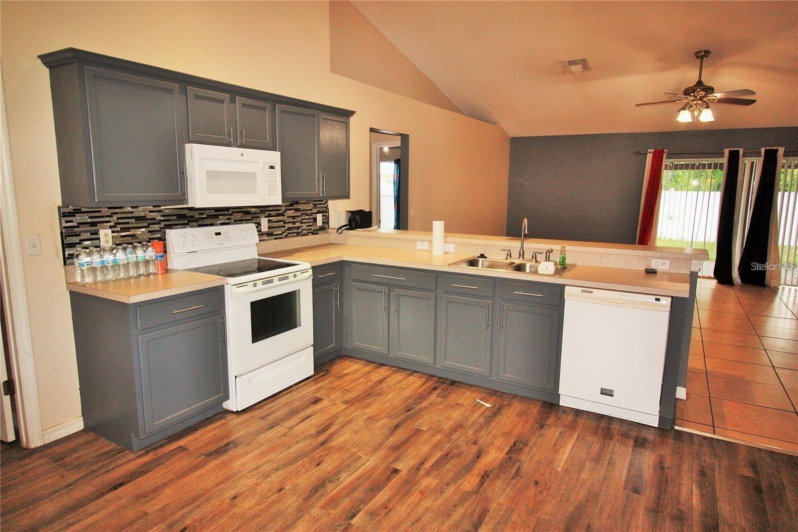 222 CHURCHILL CT — photo 3