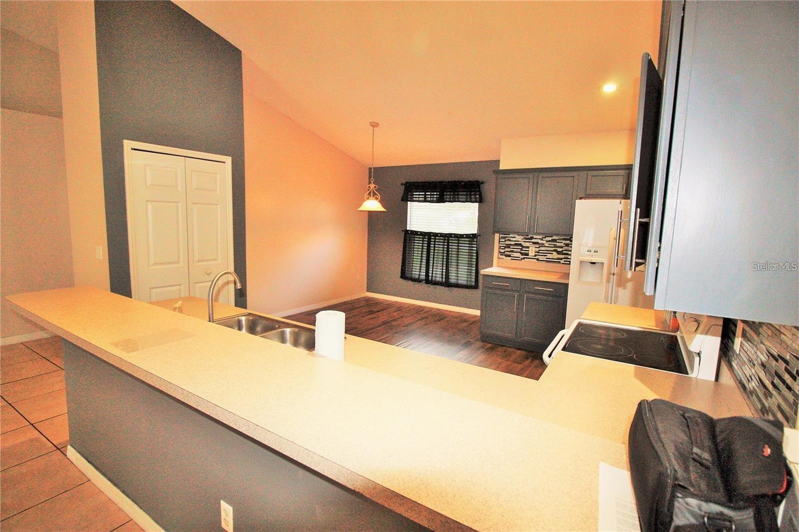 222 CHURCHILL CT — photo 4