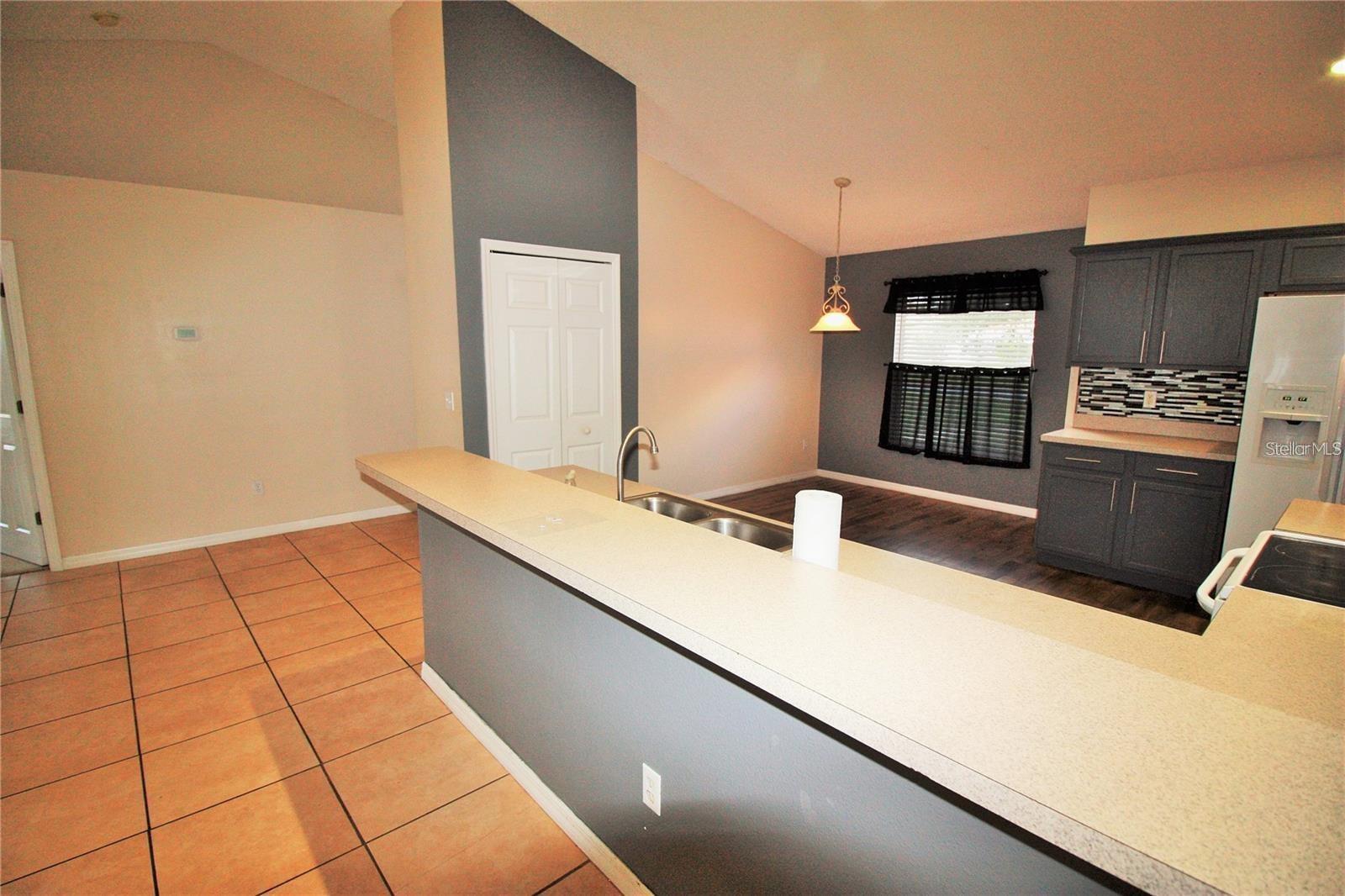 222 CHURCHILL CT — photo 5