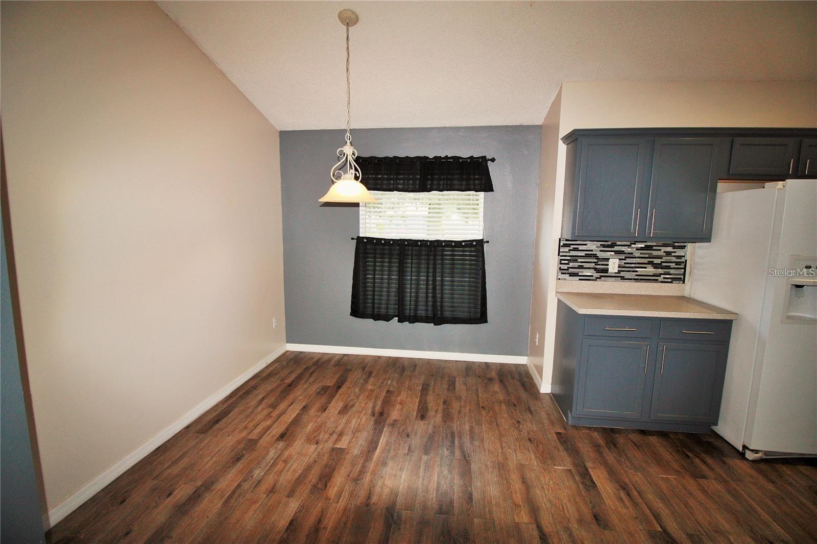 222 CHURCHILL CT — photo 6