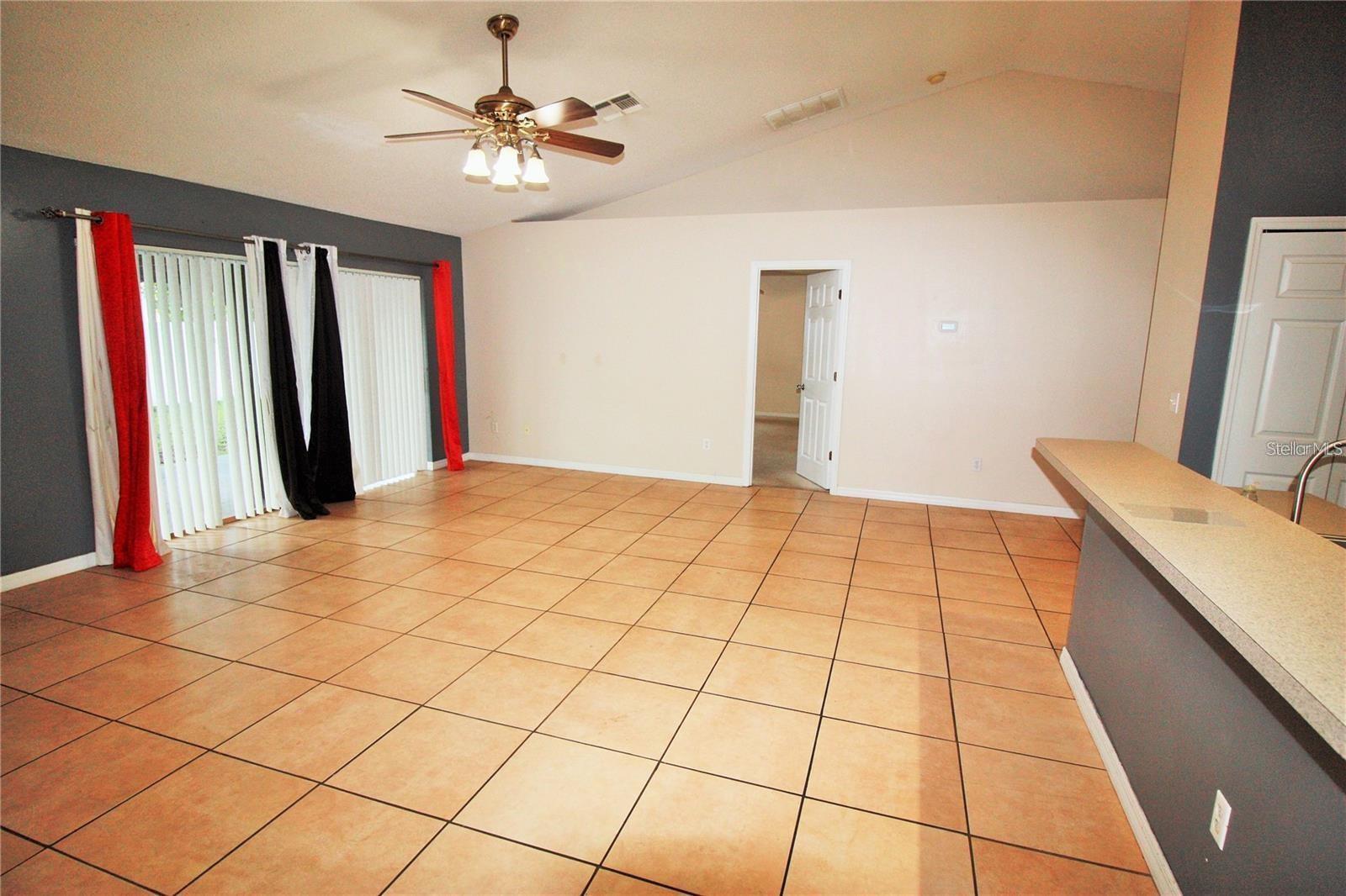 222 CHURCHILL CT — photo 8