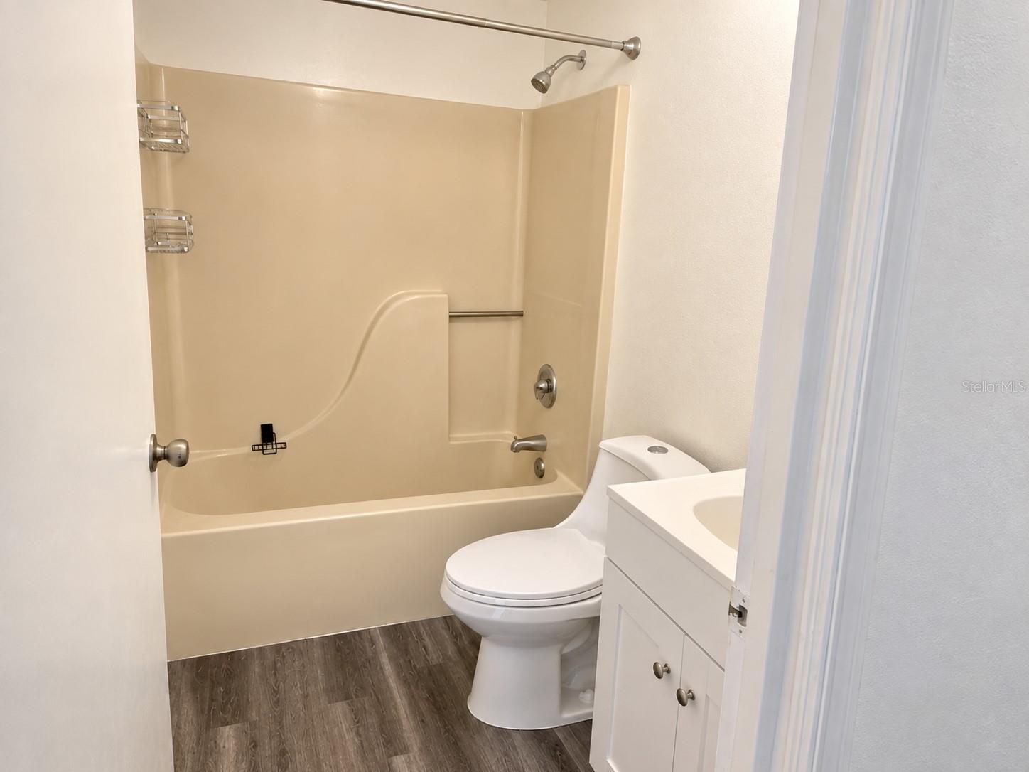 2581 ALBURY AVE — photo 9