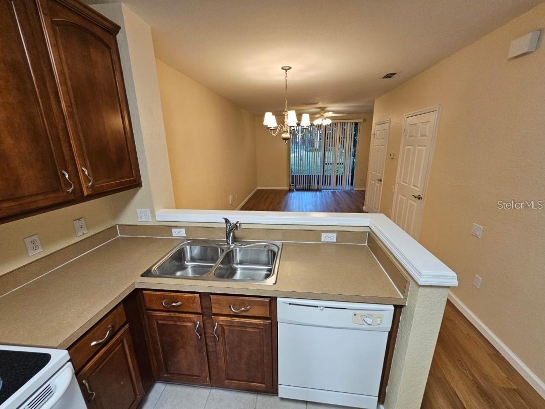 1761 STOCKTON DR — photo 10