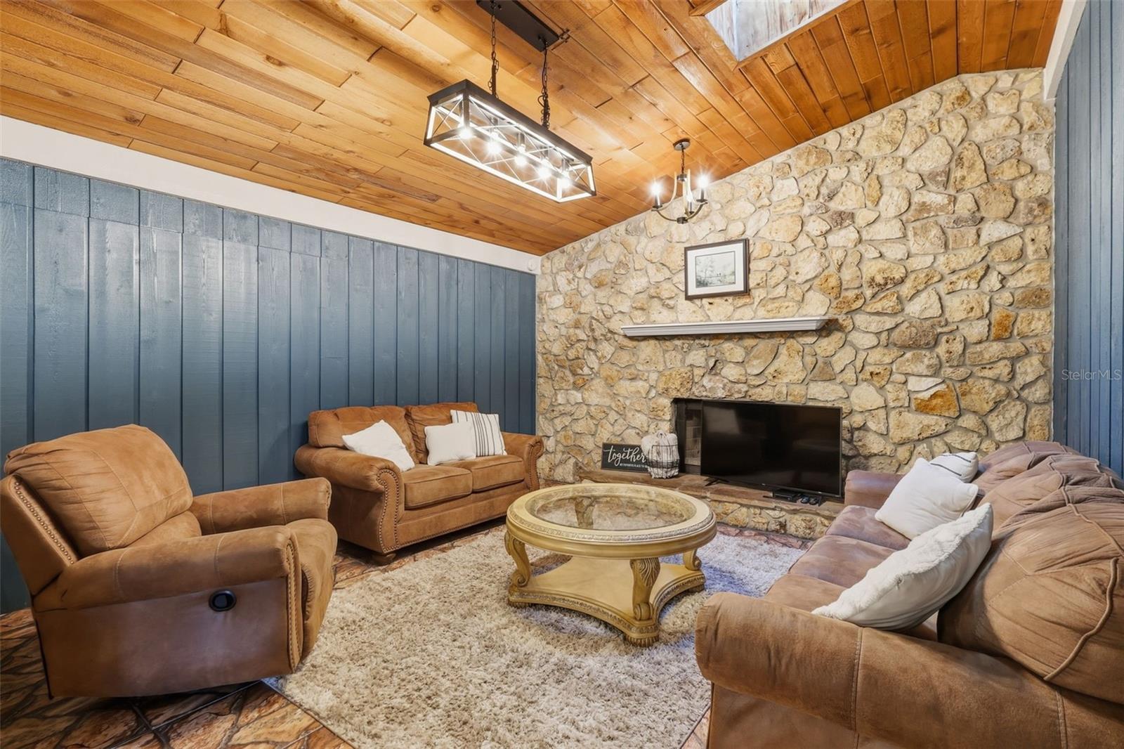 27627 LOIS DR — photo 10