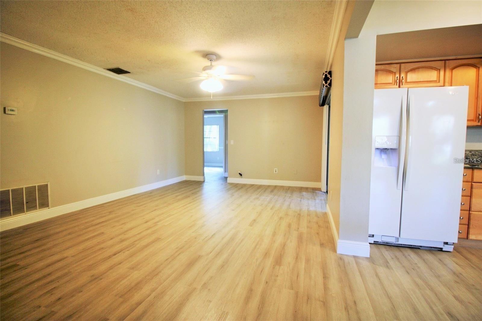 109 DONNINGTON CT — photo 4
