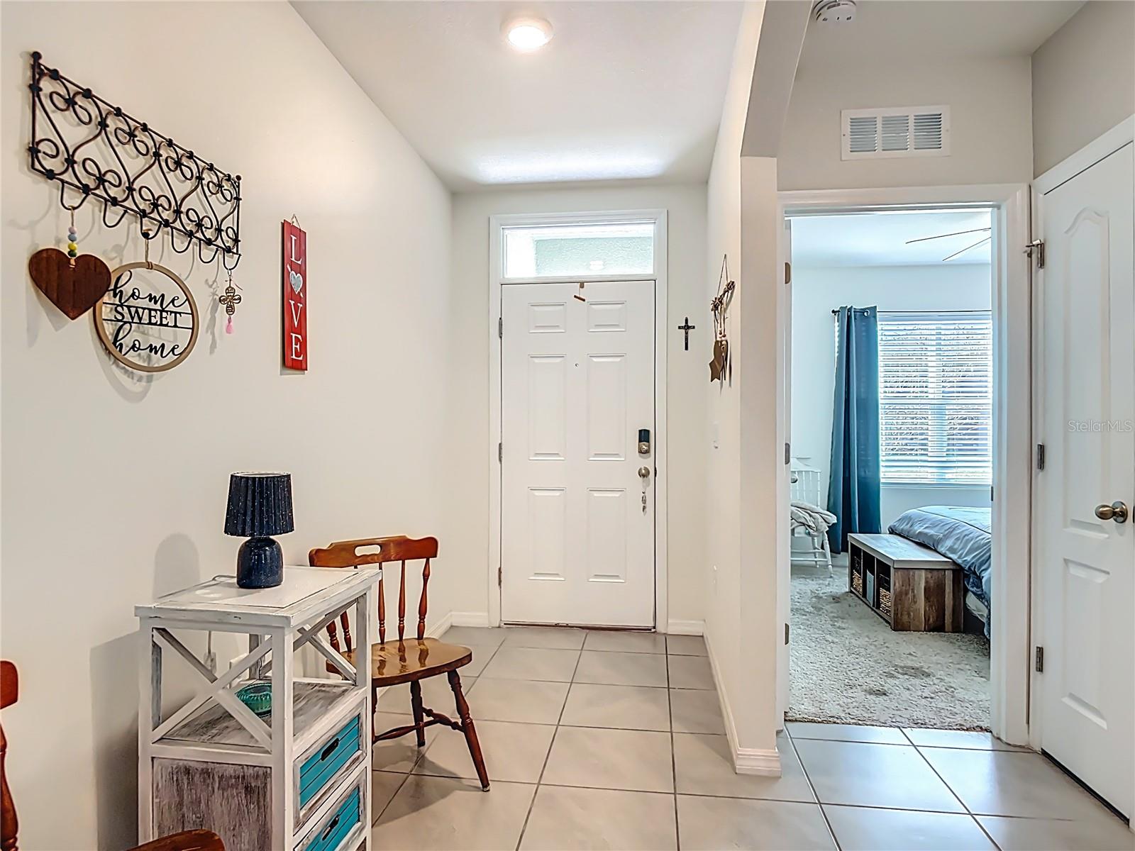 712 RED HAWK LN — photo 4