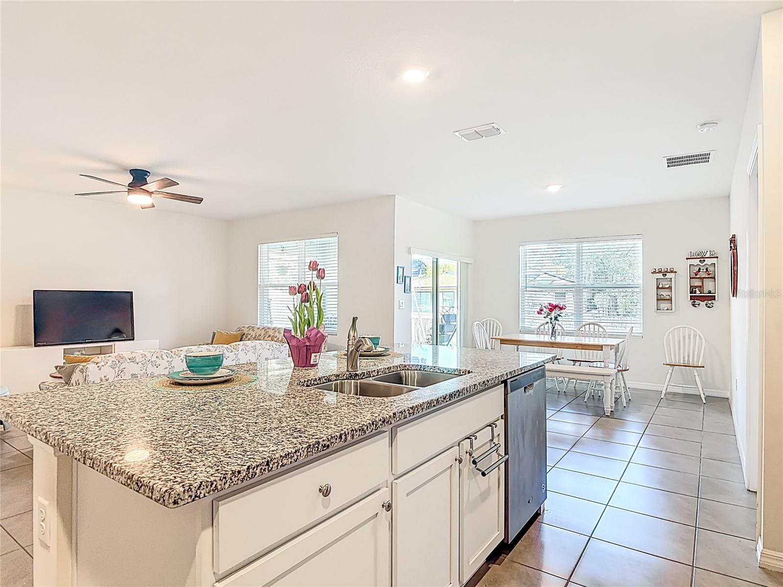 712 RED HAWK LN — photo 10