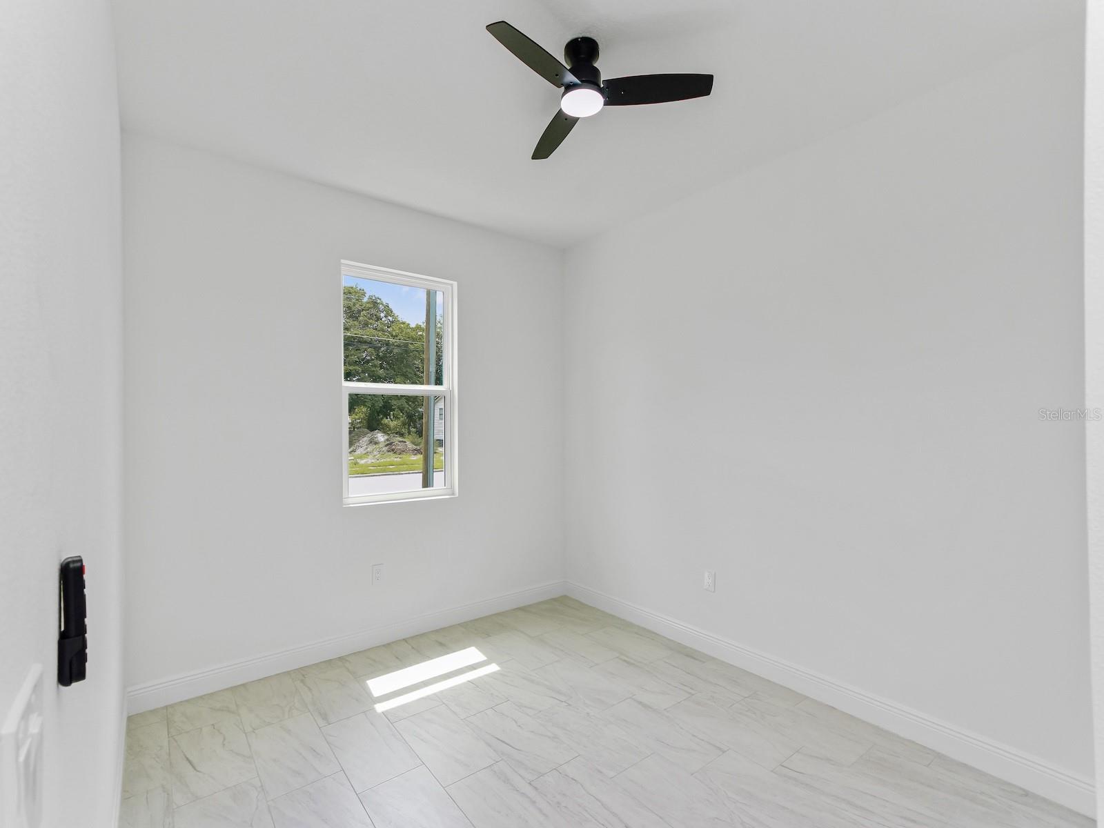 2048 DIXIE AVE — photo 11