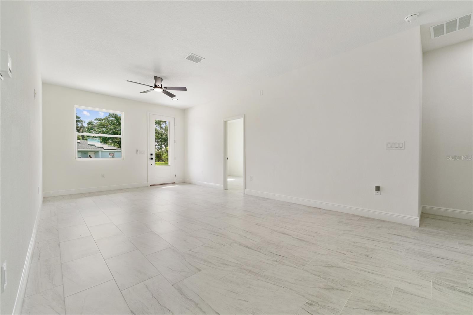 2048 DIXIE AVE — photo 4