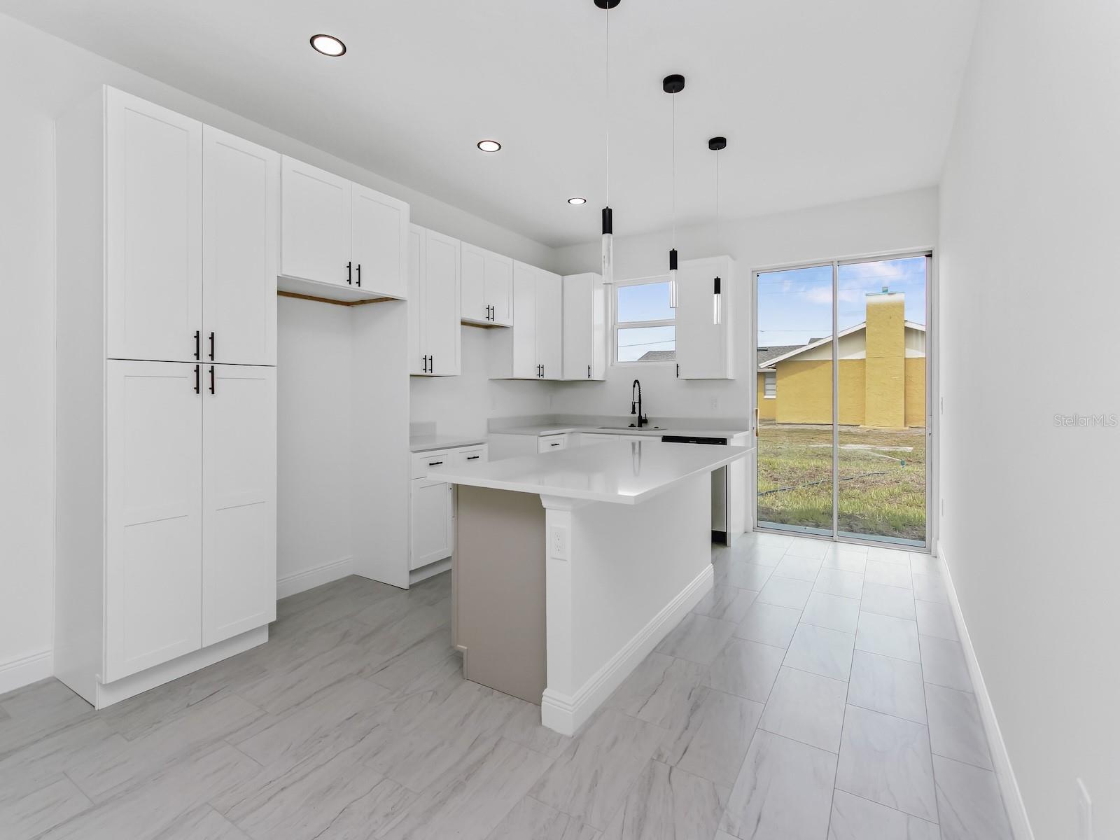 2048 DIXIE AVE — photo 7