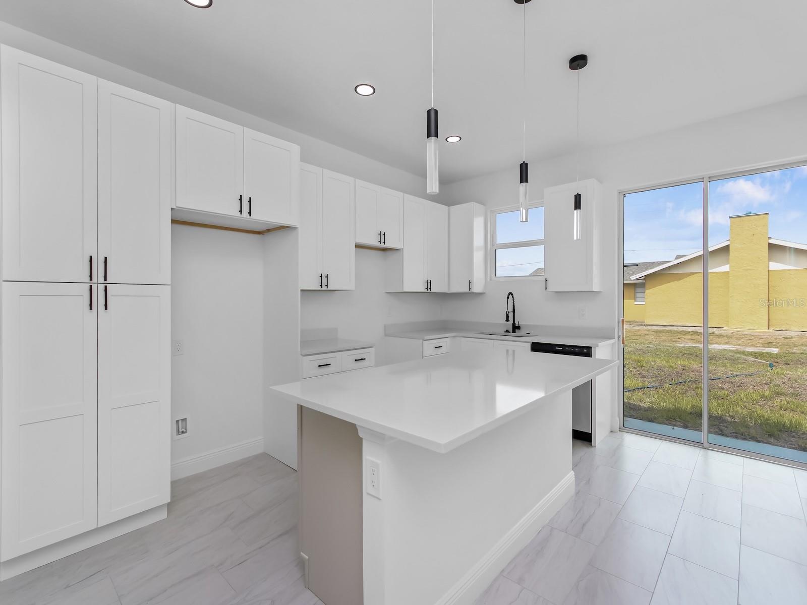2048 DIXIE AVE — photo 8