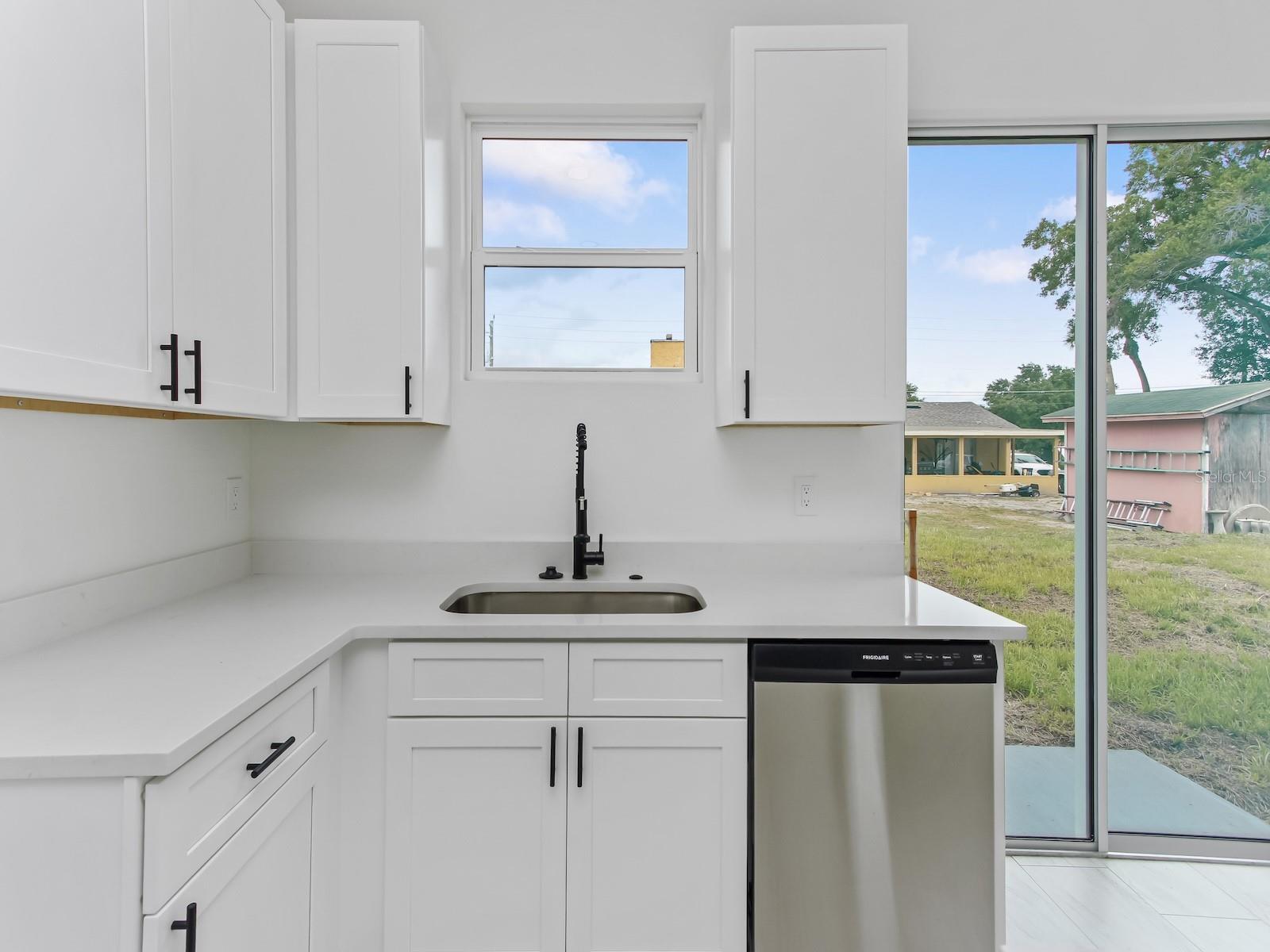 2048 DIXIE AVE — photo 10