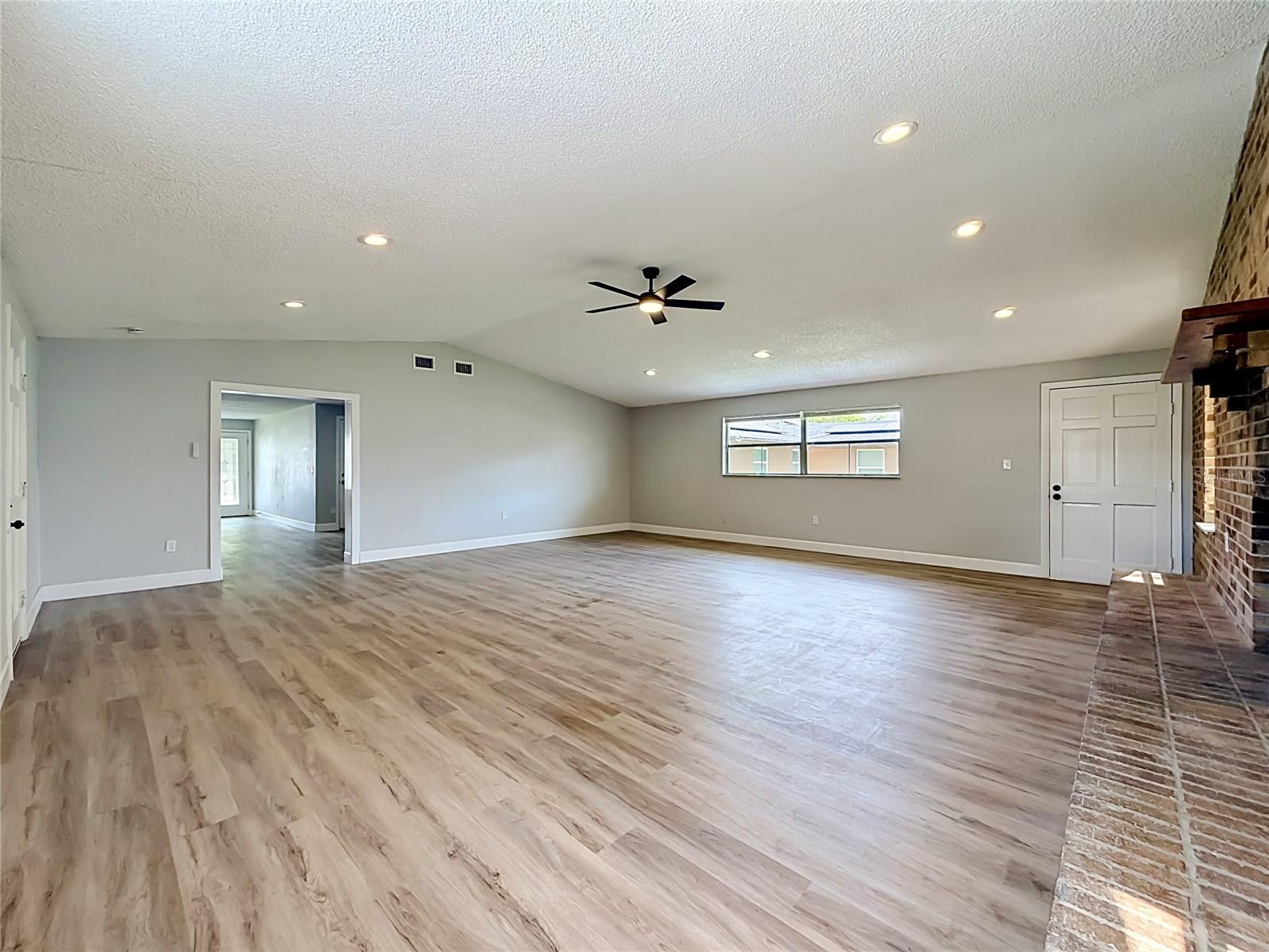 115 DREW AVE — photo 12
