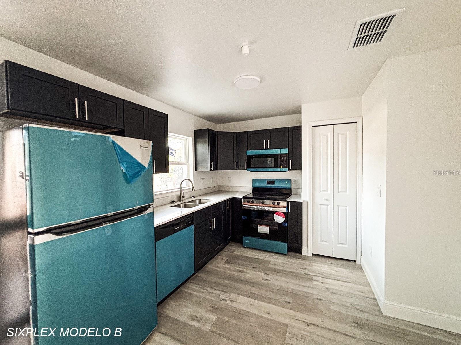 2201 CONWAY DR #101 — photo 2