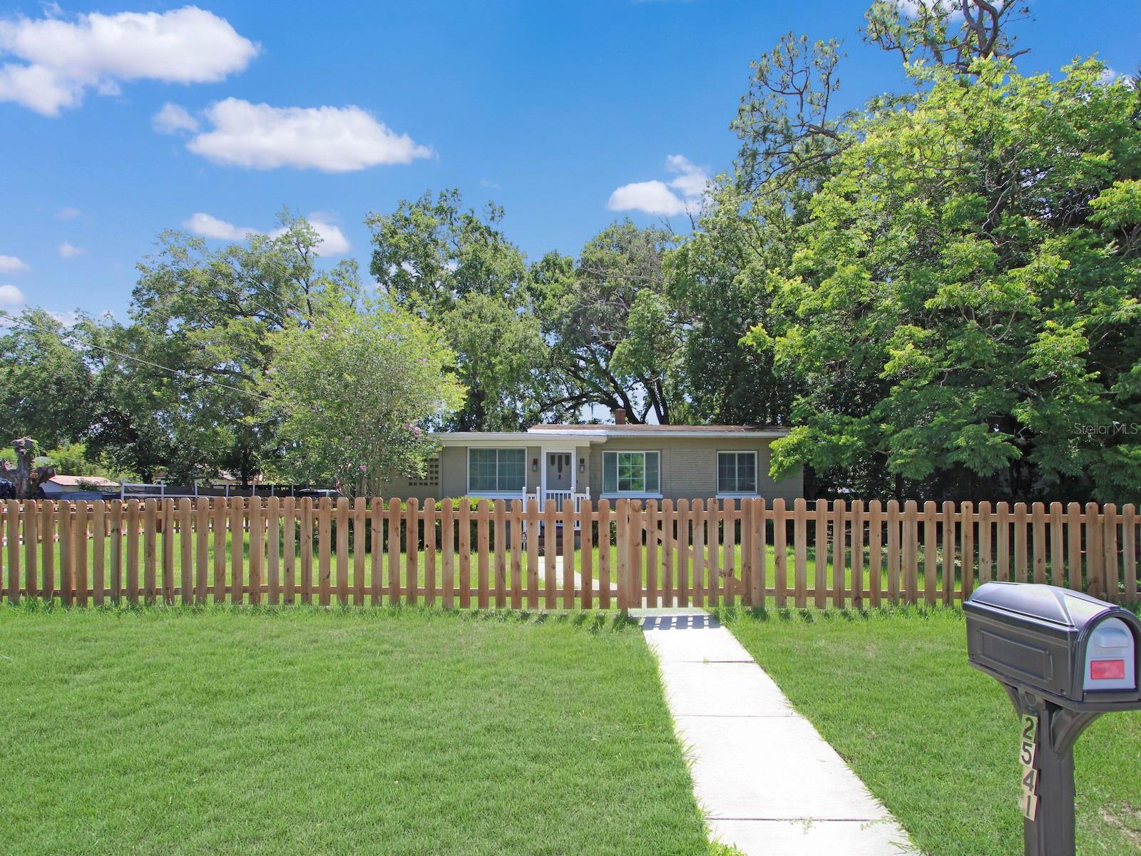 2541 S PALMETTO AVE — photo 2