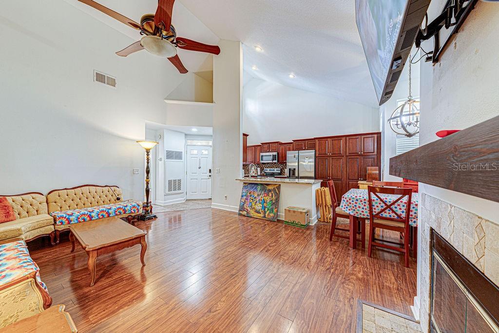 1545 FARRINDON CIR #1545 — photo 7