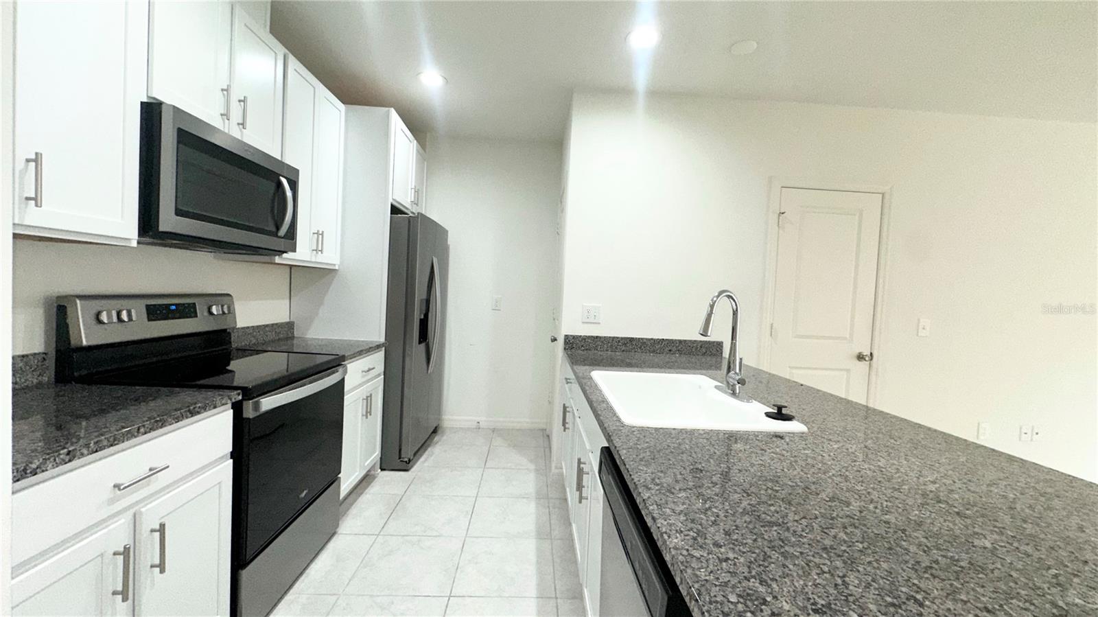 3805 HAMPTON CHASE LN — photo 3