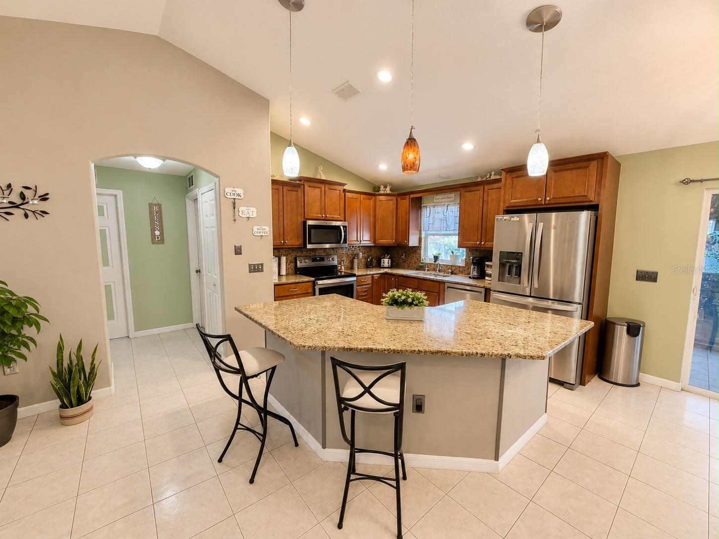 2333 AINSWORTH AVE — photo 11
