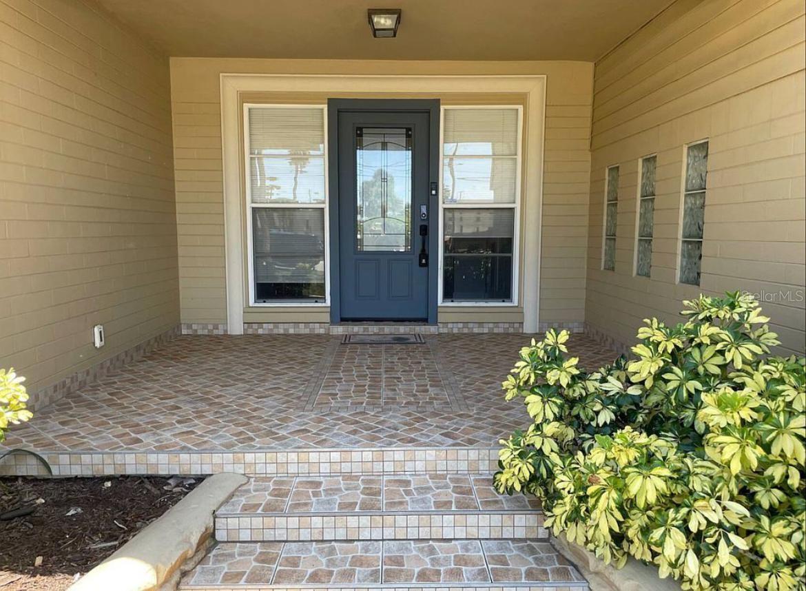 582 REVILO BLVD — photo 2