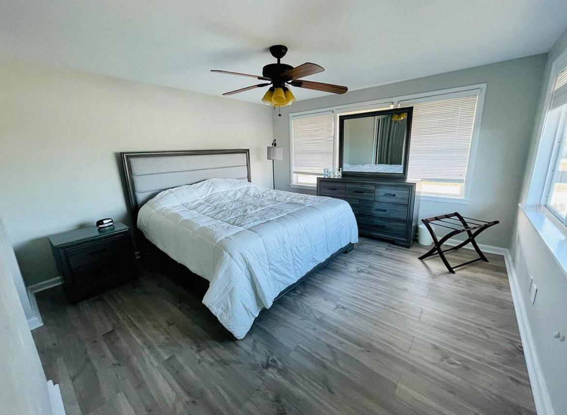 582 REVILO BLVD — photo 11
