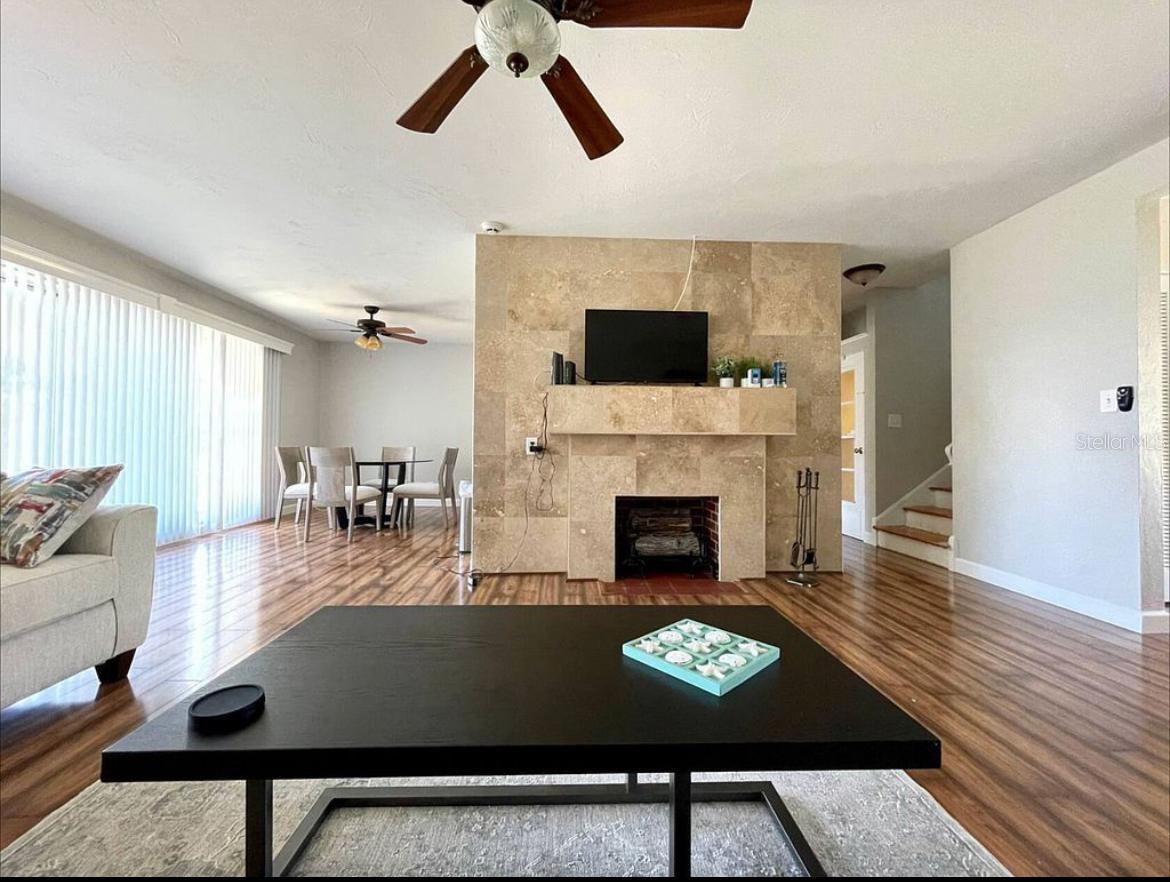 582 REVILO BLVD — photo 3