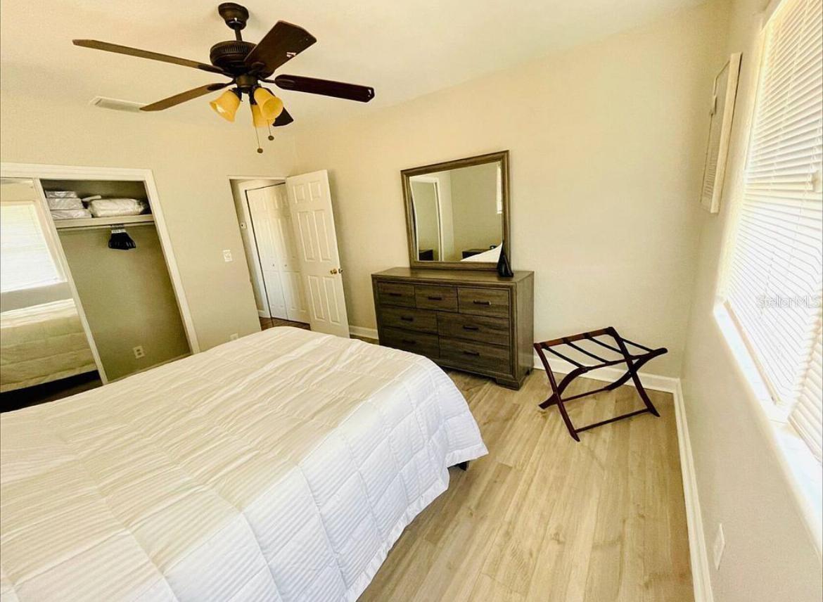 582 REVILO BLVD — photo 10