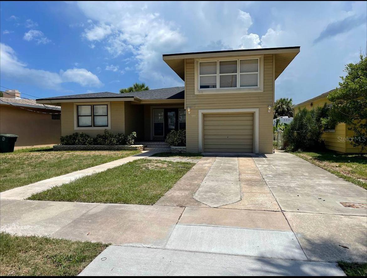 582 REVILO BLVD