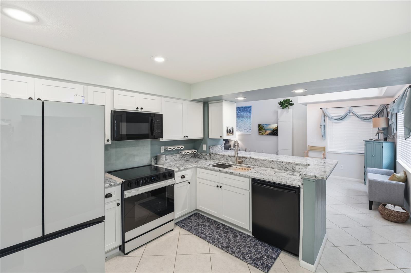 56 LAKE FOREST PL — photo 8