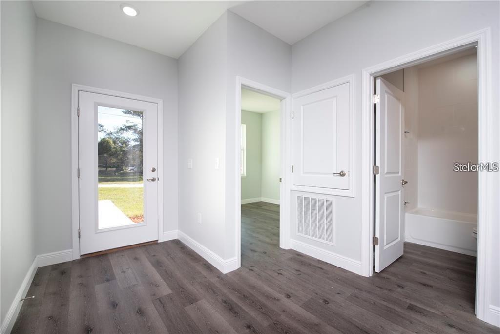 574 GERALDINE DR — photo 2