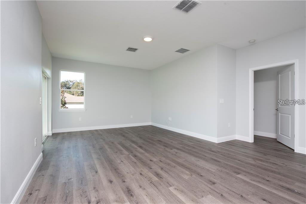 574 GERALDINE DR — photo 3