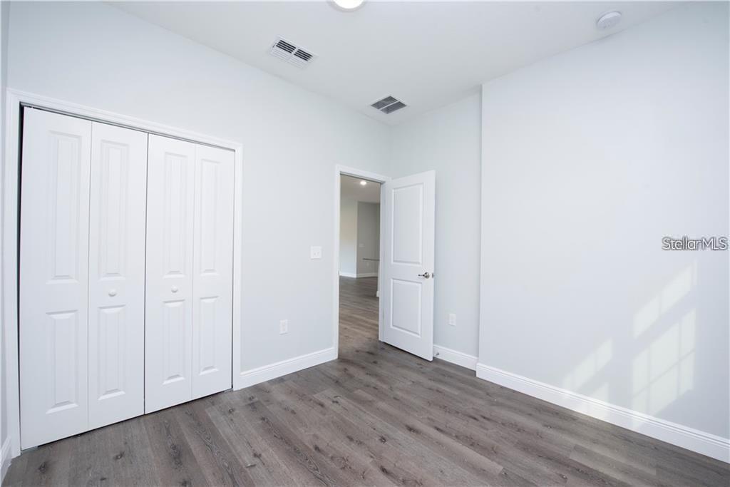 574 GERALDINE DR — photo 6