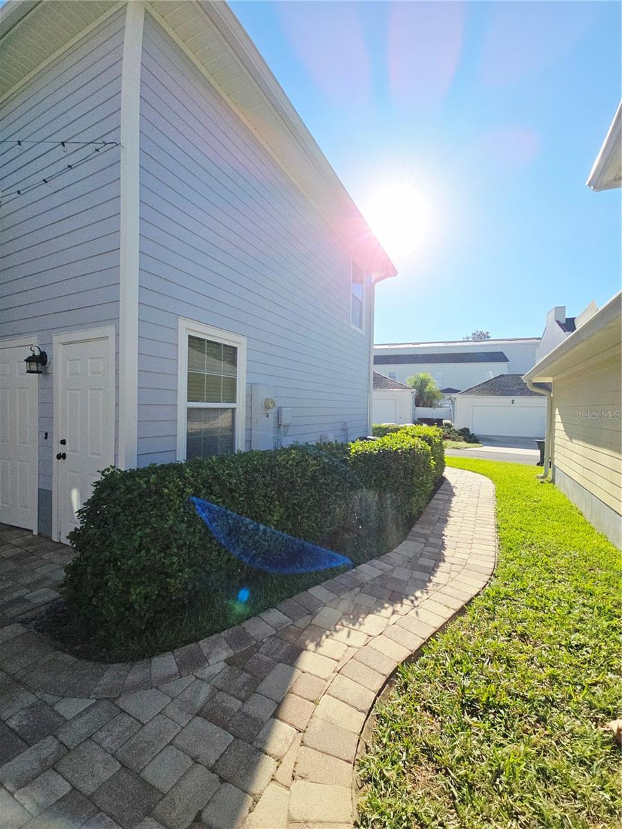 1106 RUSH CT #B — photo 2