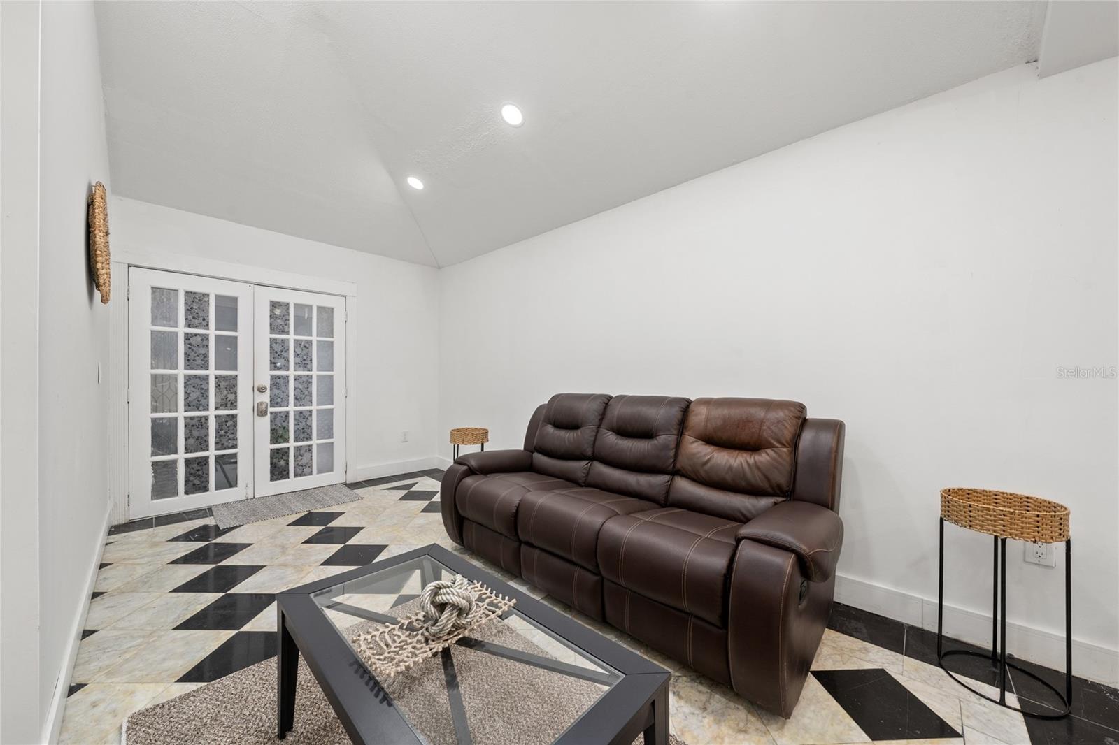 711 BRIARCLIFFE ST #A — photo 2