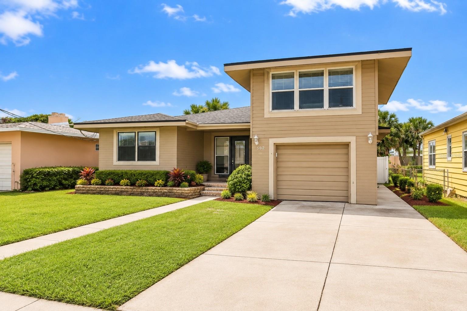 582 REVILO BLVD — photo 3