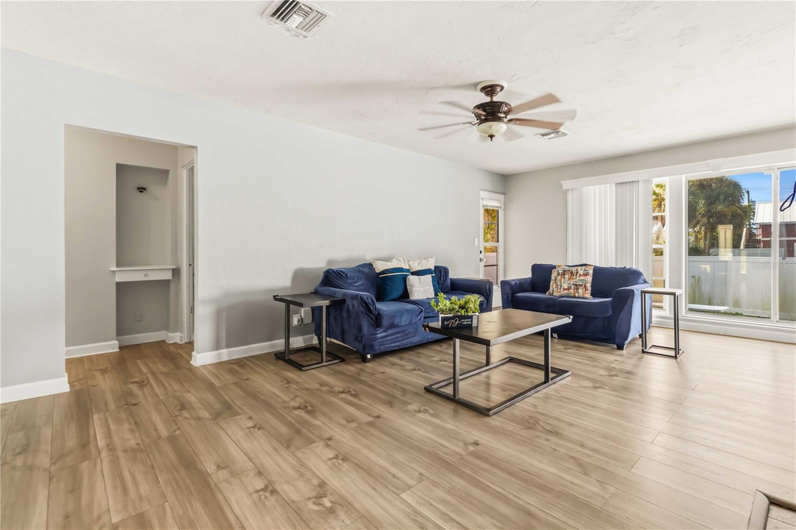 582 REVILO BLVD — photo 7