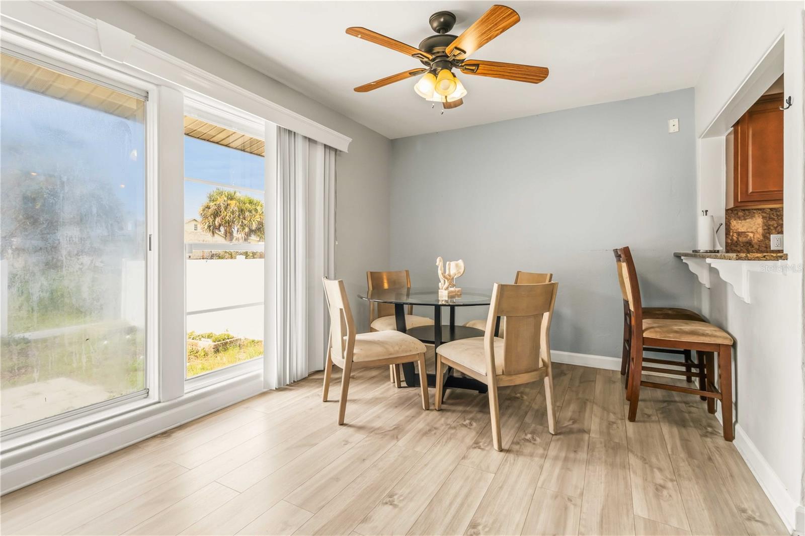 582 REVILO BLVD — photo 10