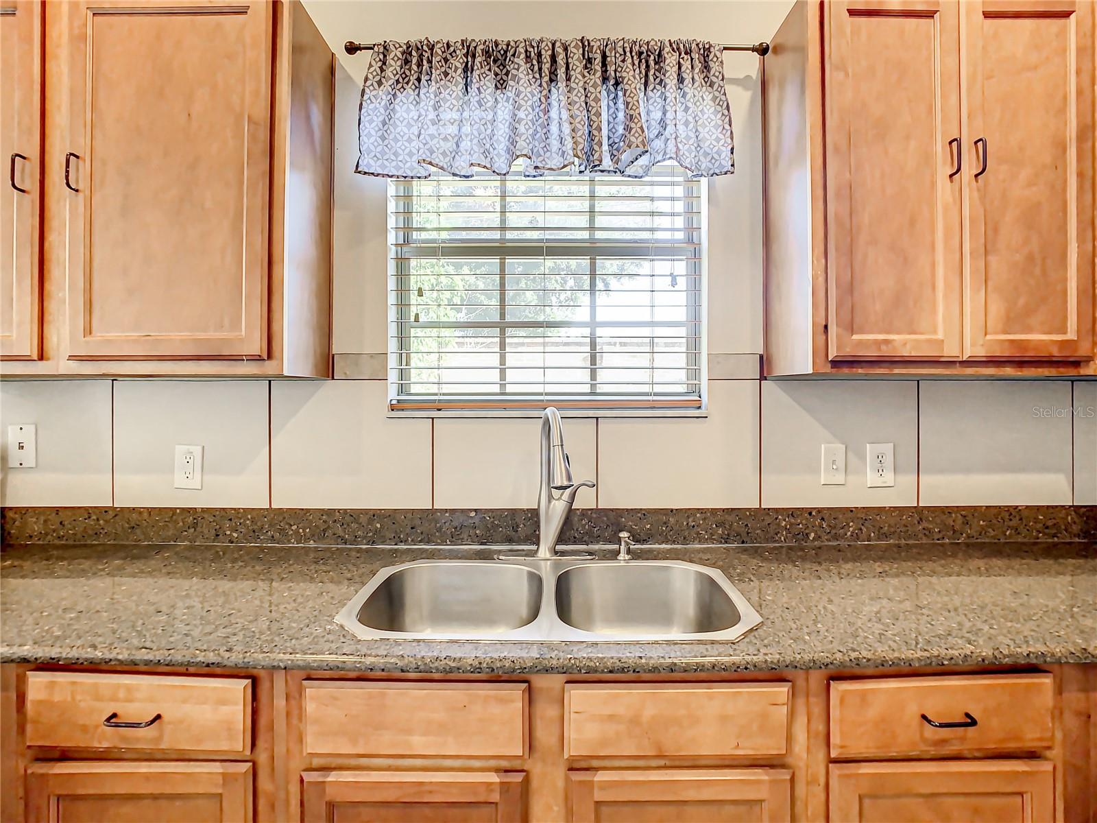 8735 ISLA BELLA DR — photo 9