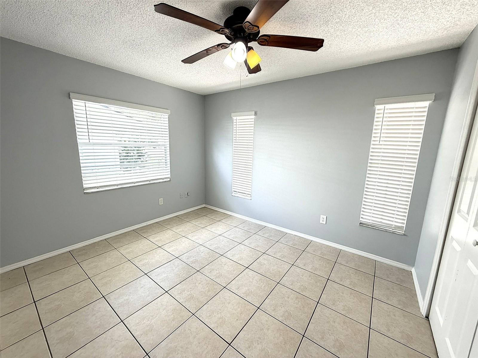 546 PIGEON CIR — photo 11