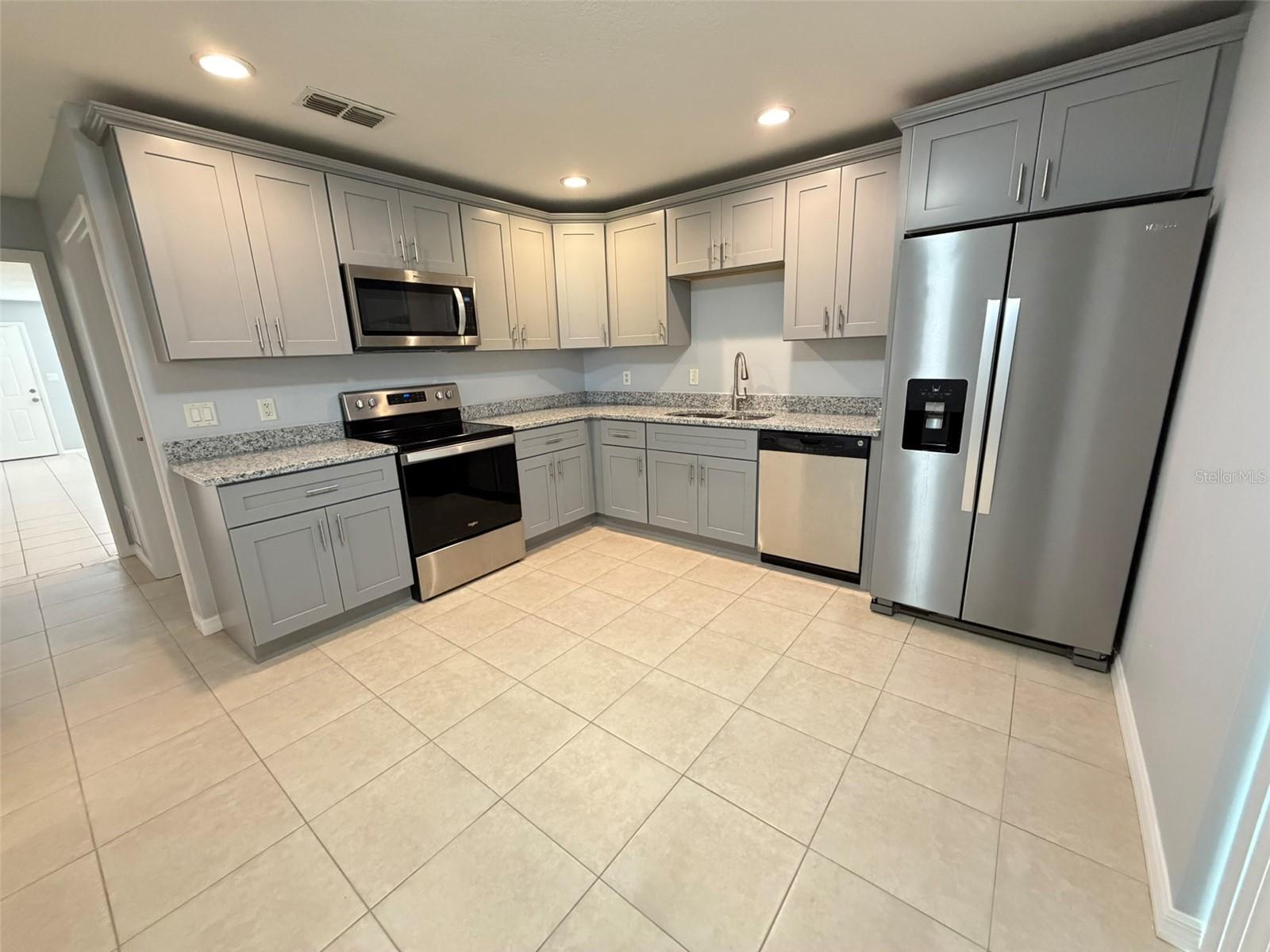 546 PIGEON CIR — photo 4