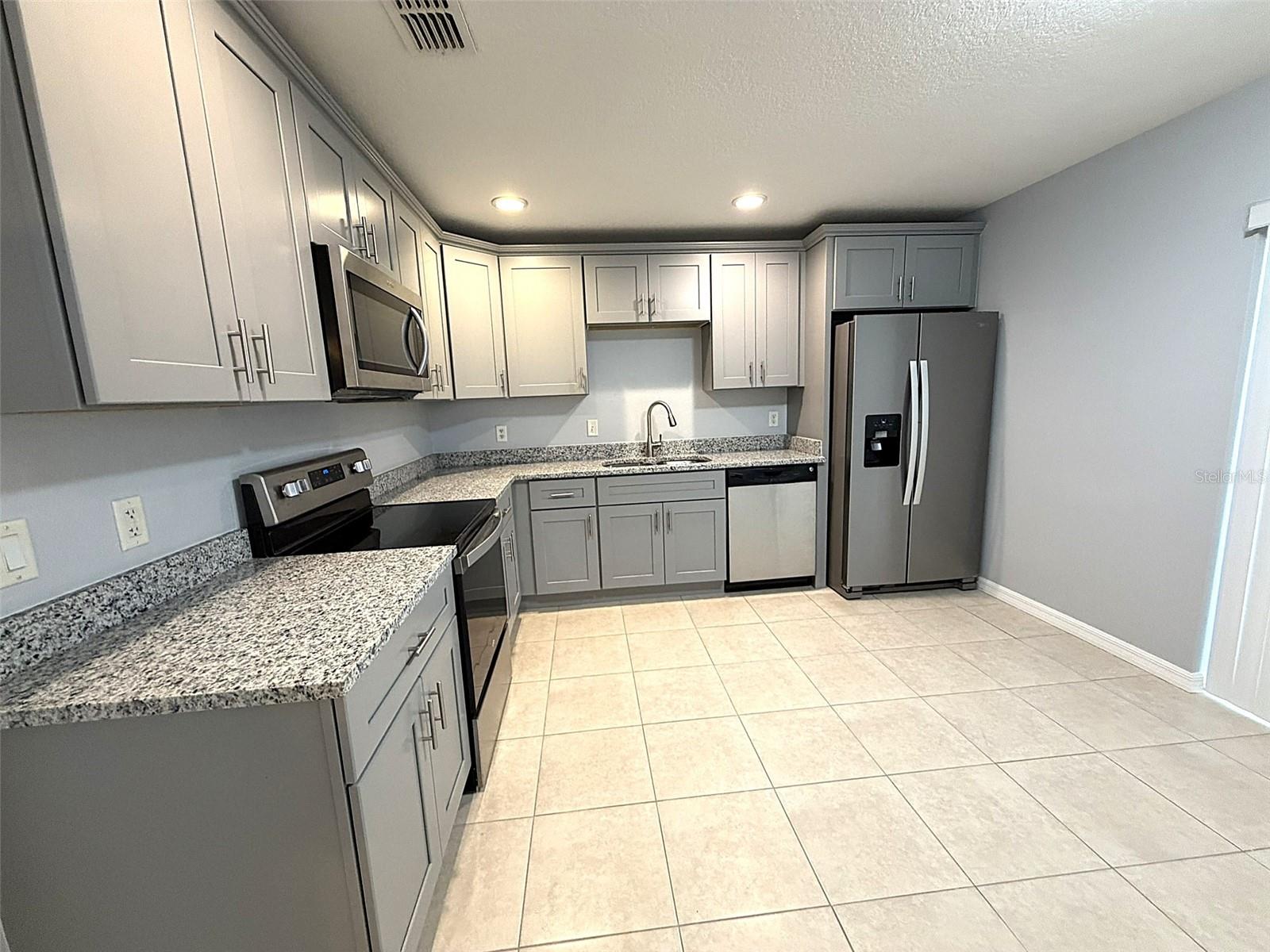 546 PIGEON CIR — photo 5