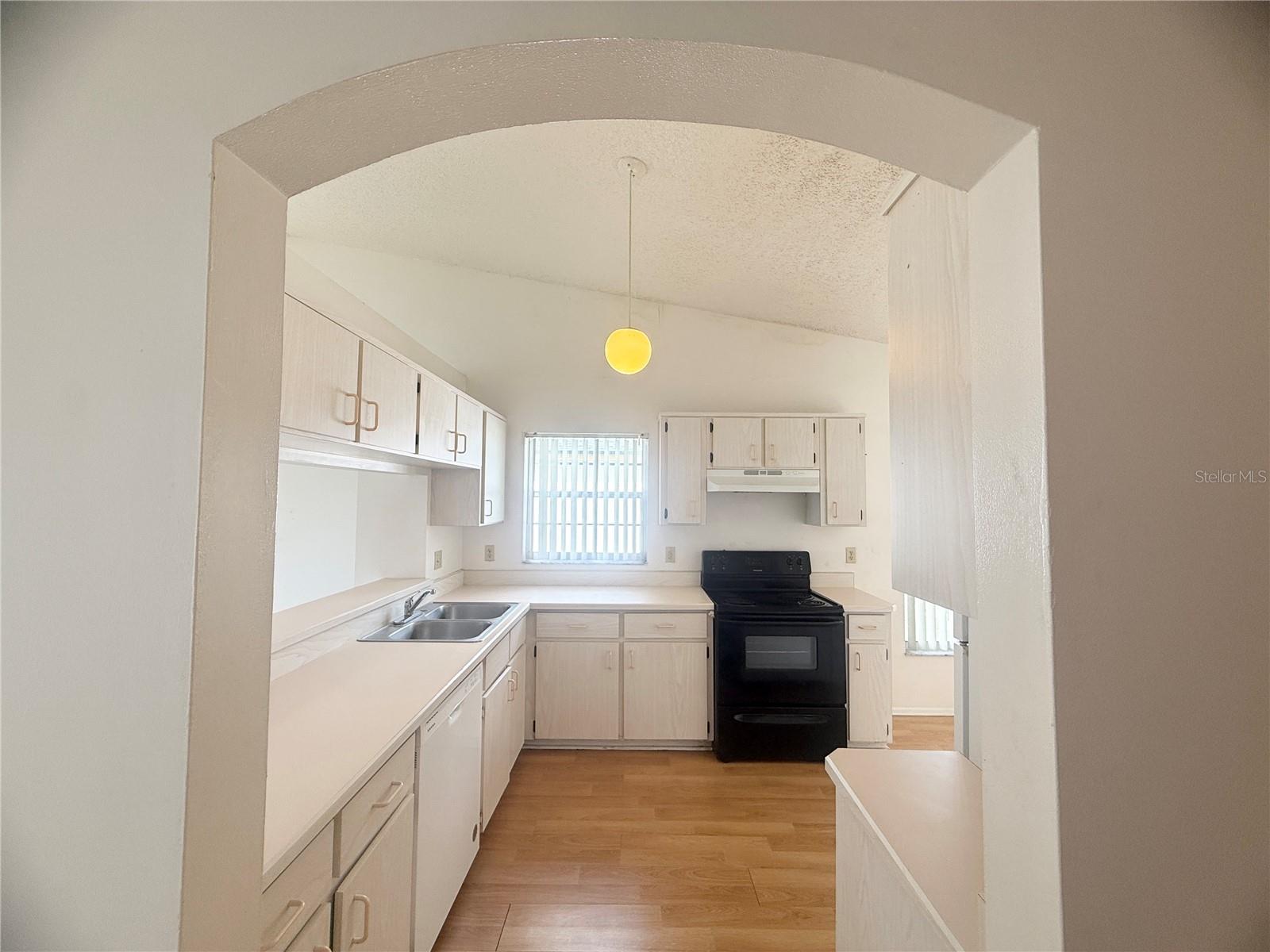 5209 BROKEN ARROW DR — photo 3