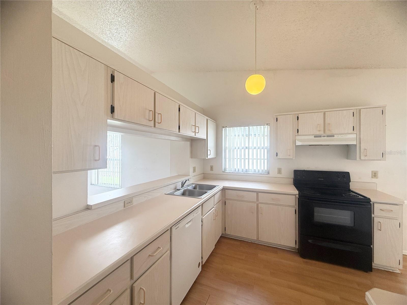 5209 BROKEN ARROW DR — photo 4