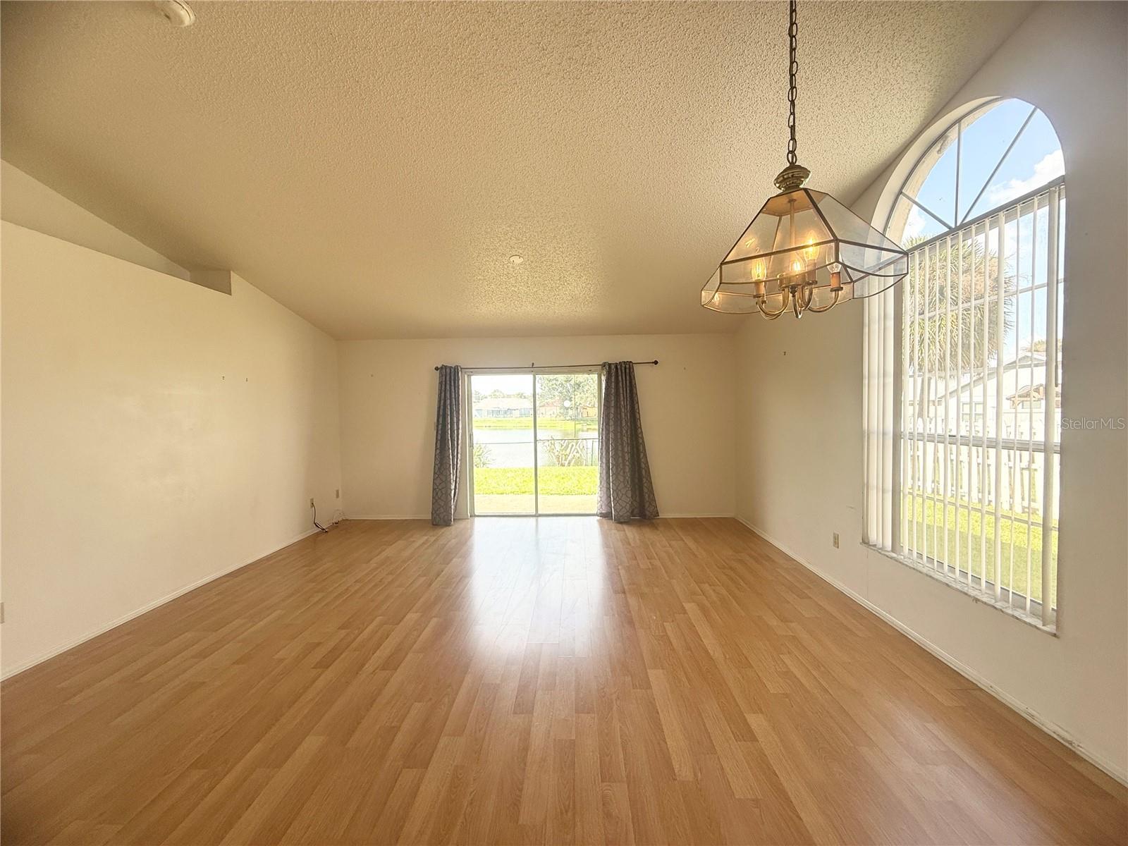 5209 BROKEN ARROW DR — photo 7