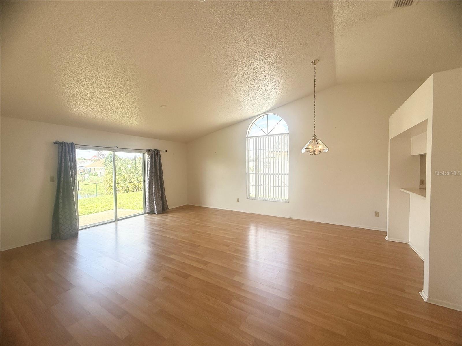 5209 BROKEN ARROW DR — photo 8