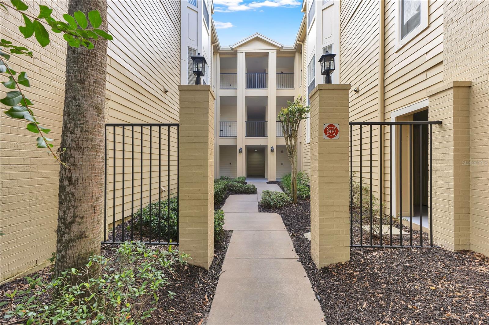 404 SUMMIT RIDGE PL #212