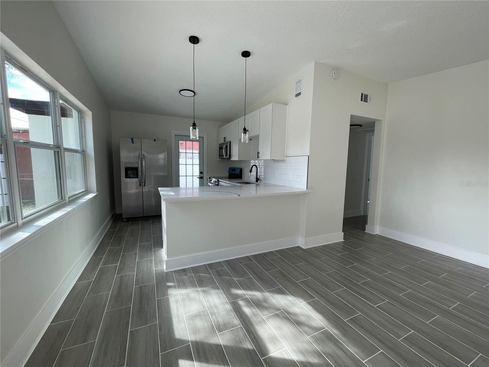 4045 SHELLMAN ST — photo 2