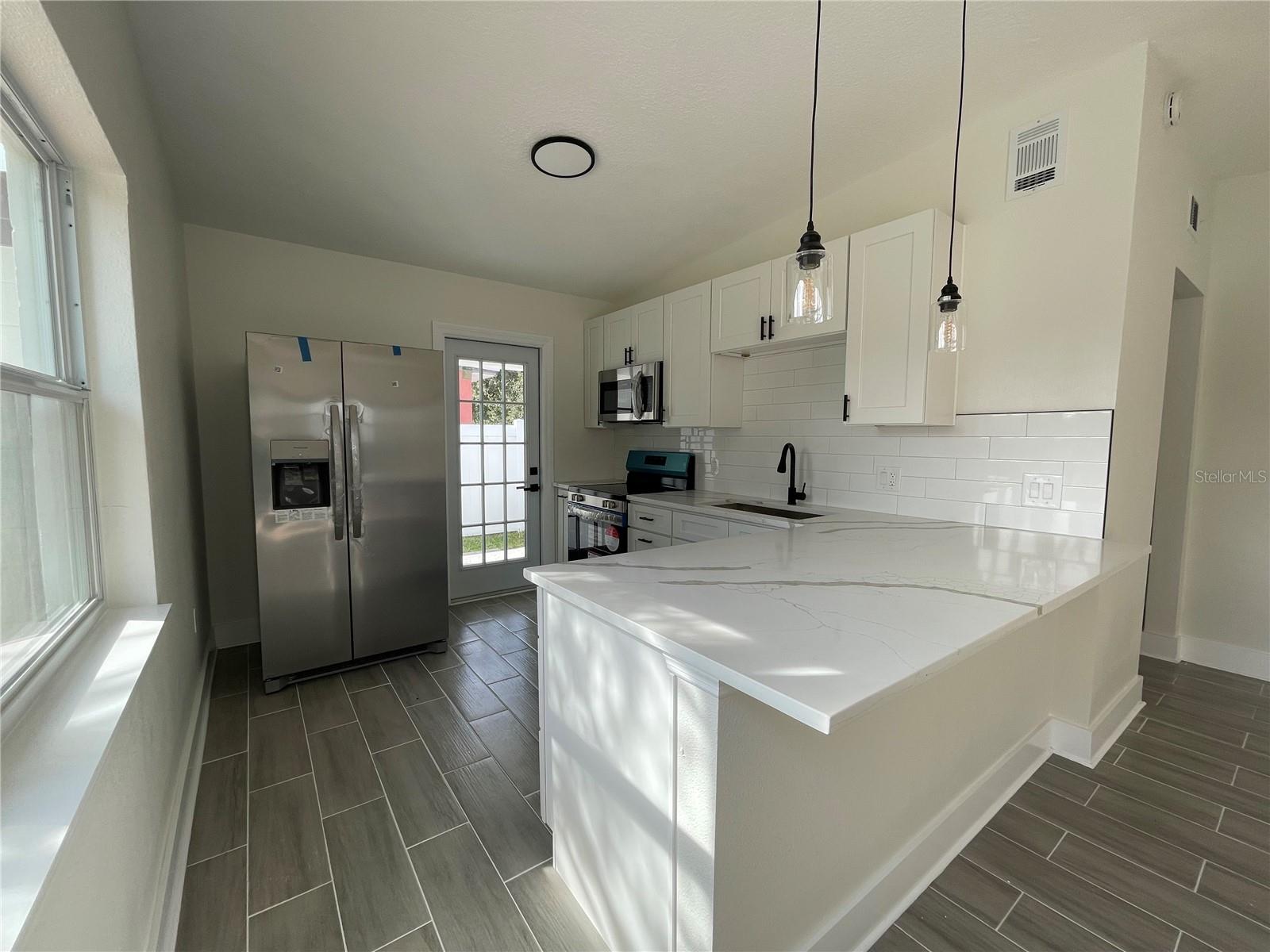 4045 SHELLMAN ST — photo 3