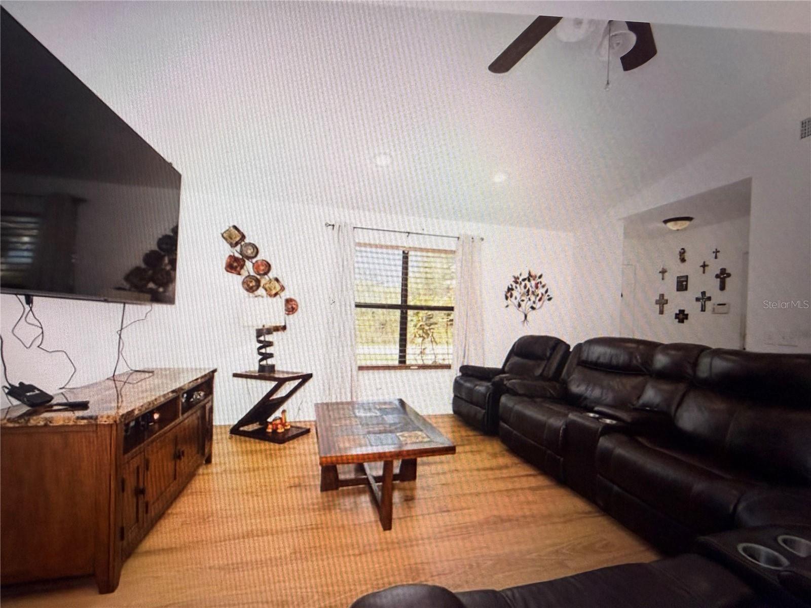 3189 SAINT JAMES AVE — photo 2