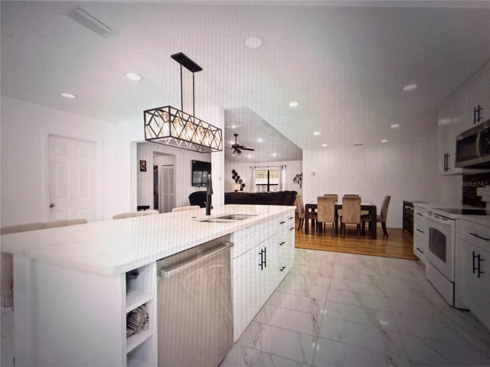3189 SAINT JAMES AVE — photo 6