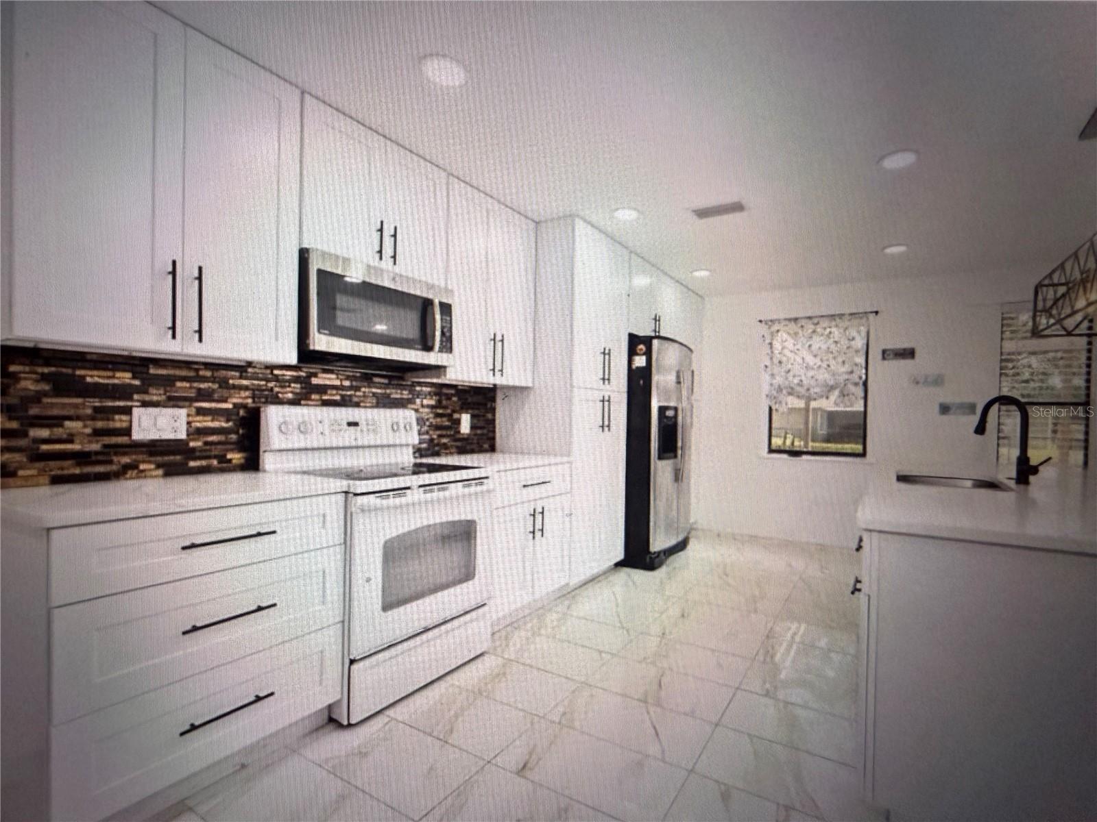 3189 SAINT JAMES AVE — photo 8